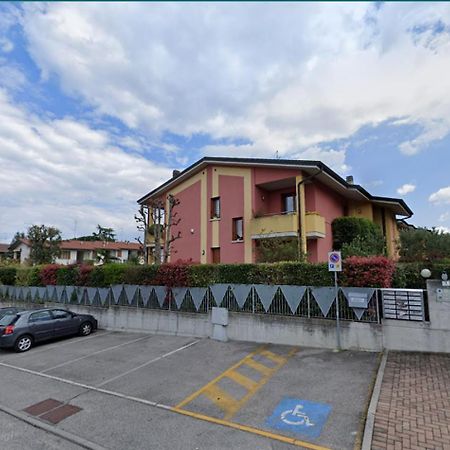 Luminoso Trilocale Con Piscina E Giardino Privato Leilighet Desenzano del Garda Eksteriør bilde