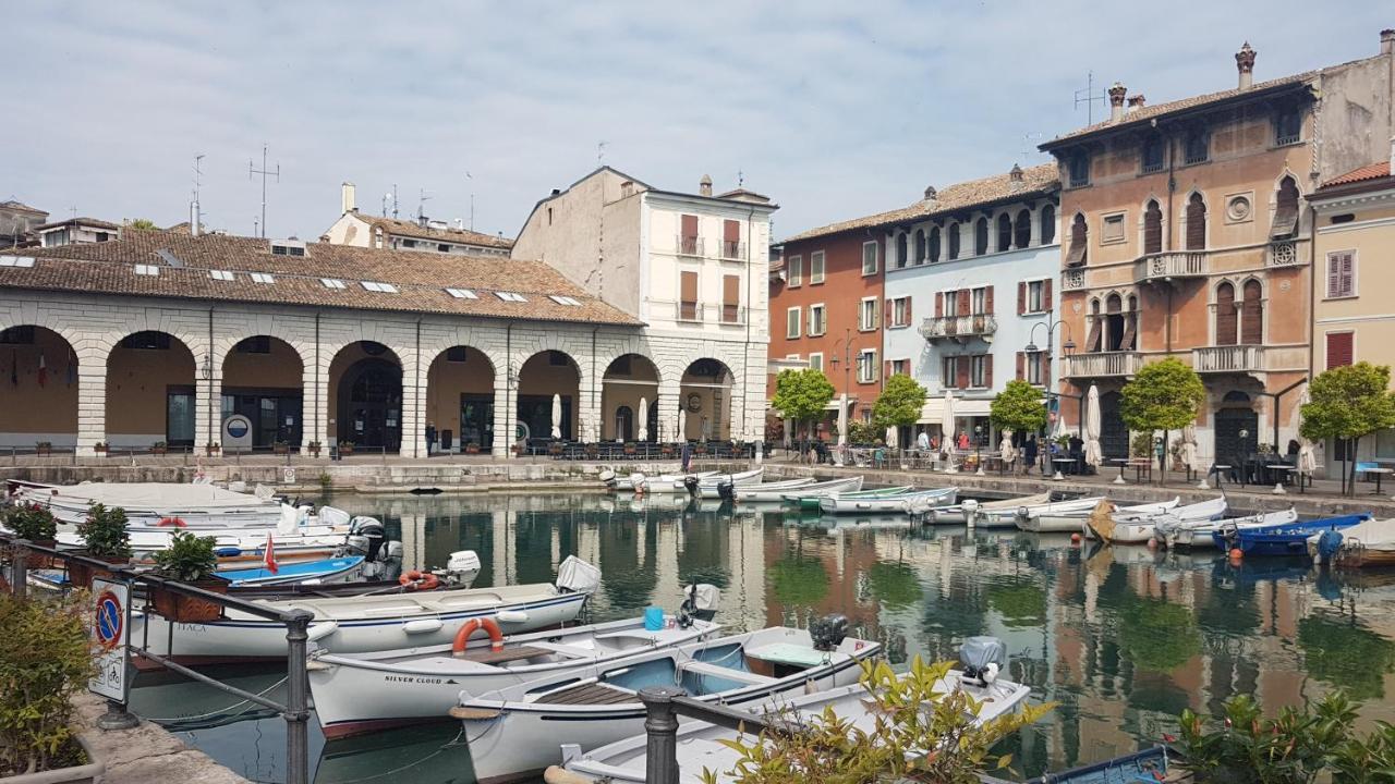 Luminoso Trilocale Con Piscina E Giardino Privato Leilighet Desenzano del Garda Eksteriør bilde