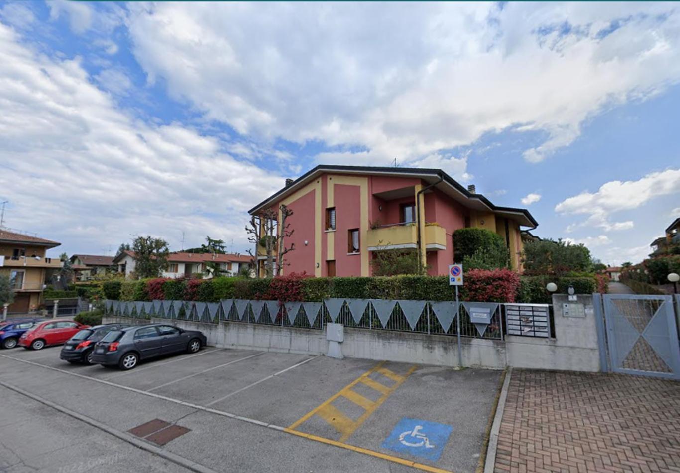 Luminoso Trilocale Con Piscina E Giardino Privato Leilighet Desenzano del Garda Eksteriør bilde