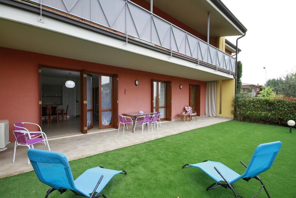 Luminoso Trilocale Con Piscina E Giardino Privato Leilighet Desenzano del Garda Eksteriør bilde