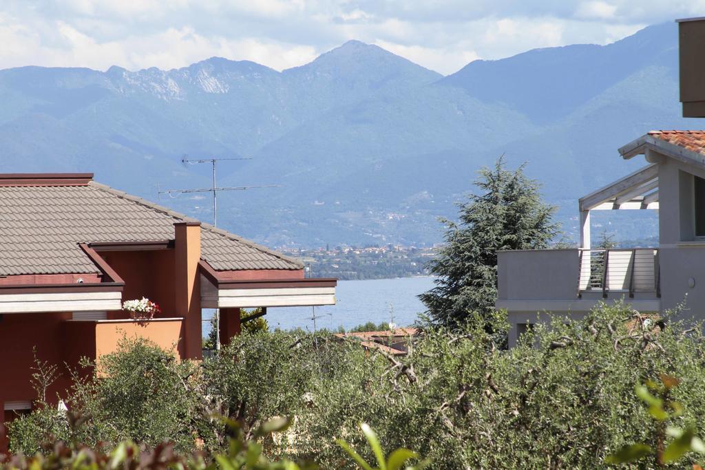Luminoso Trilocale Con Piscina E Giardino Privato Leilighet Desenzano del Garda Eksteriør bilde