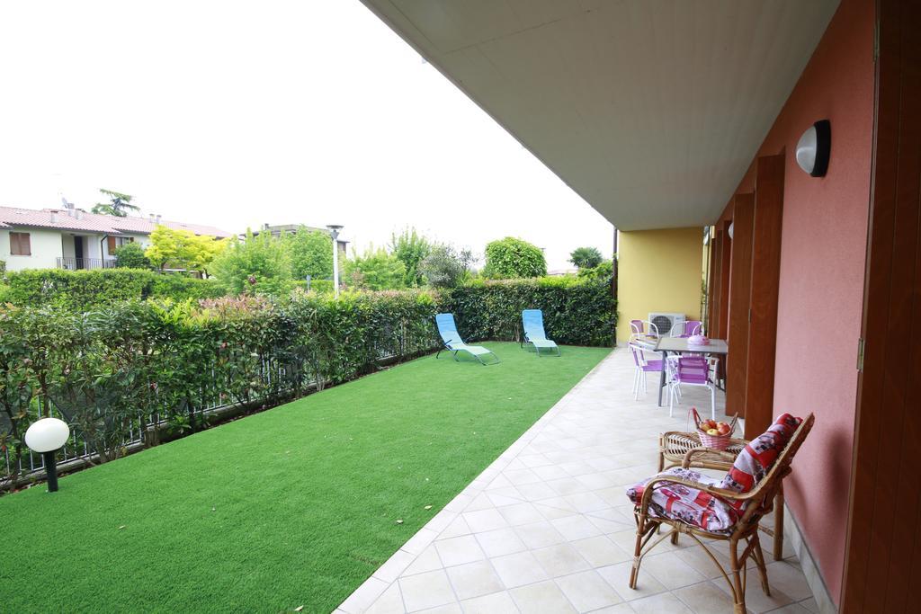 Luminoso Trilocale Con Piscina E Giardino Privato Leilighet Desenzano del Garda Eksteriør bilde