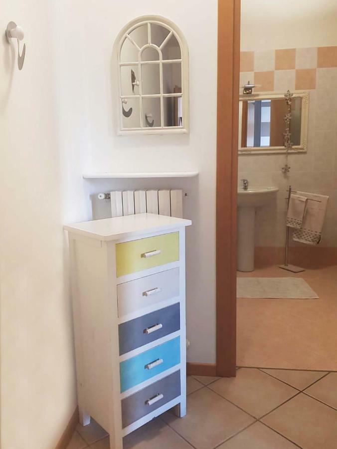 Luminoso Trilocale Con Piscina E Giardino Privato Leilighet Desenzano del Garda Eksteriør bilde